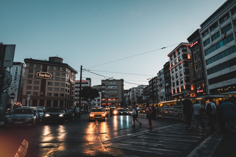 Letnji ritam metropole: Kako visoke temperature menjaju život na gradskim ulicama
